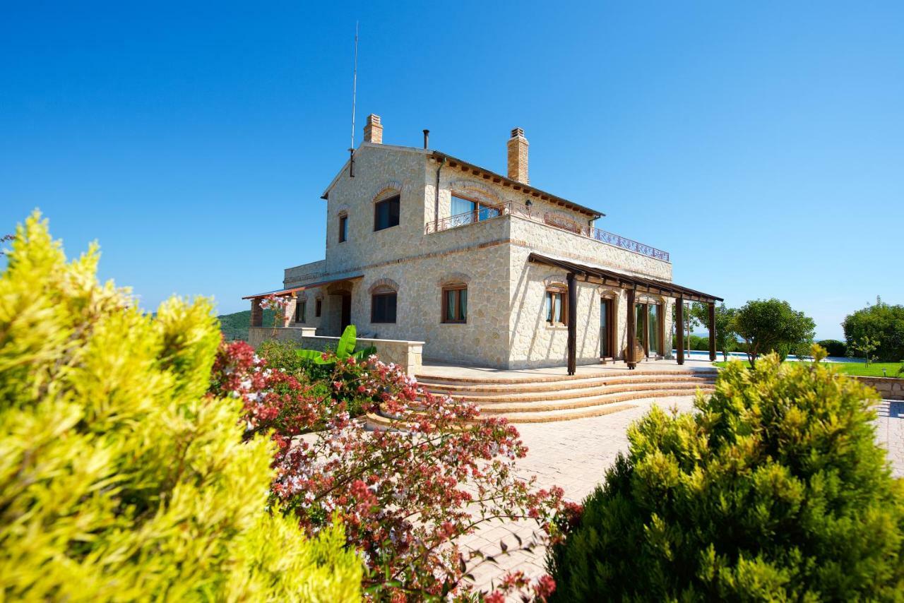 Villa Petrino Halikounas Exterior photo