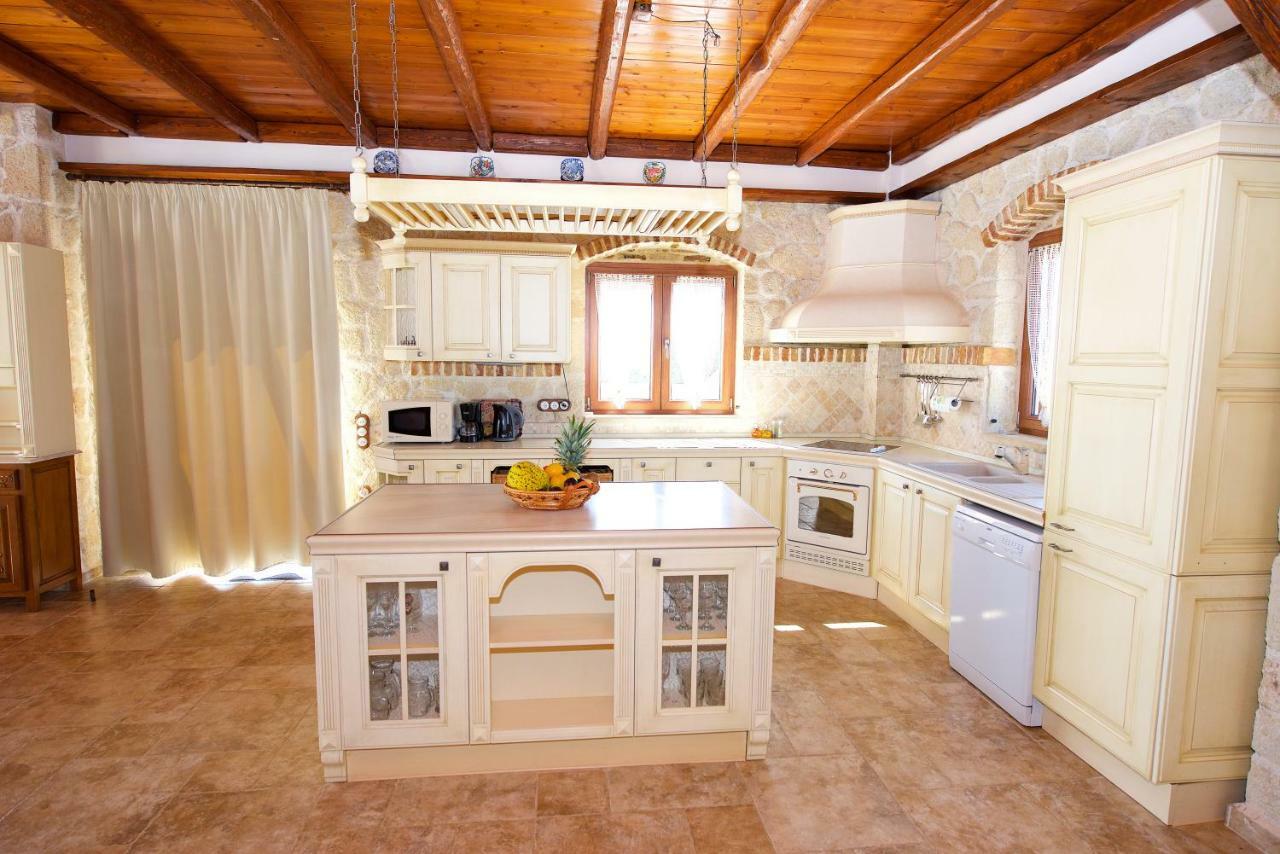 Villa Petrino Halikounas Exterior photo