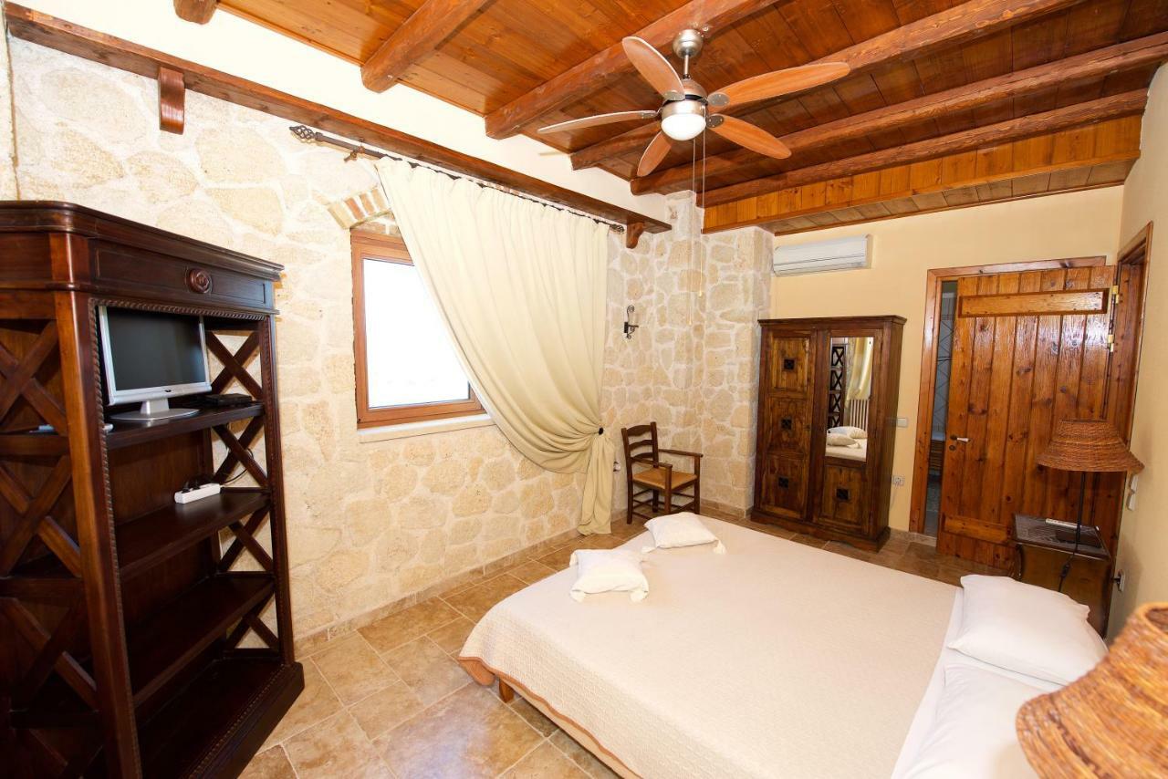 Villa Petrino Halikounas Exterior photo